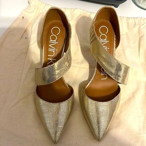 Calvin Klein Women's Gella Leather Pointed Toe Ankle Wrap Classic Pumps
